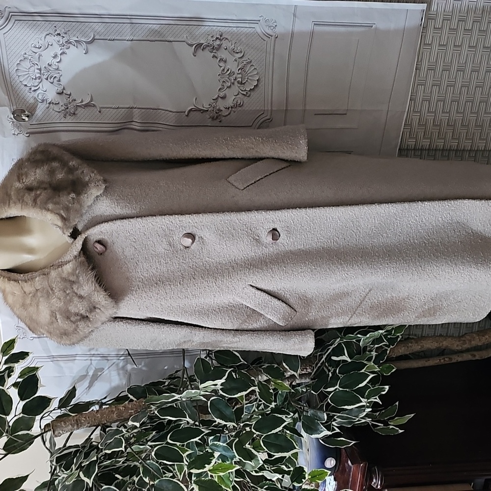 Rothmoor Vintage Oatmeal Textured Fur Collar Coat- See Measurements